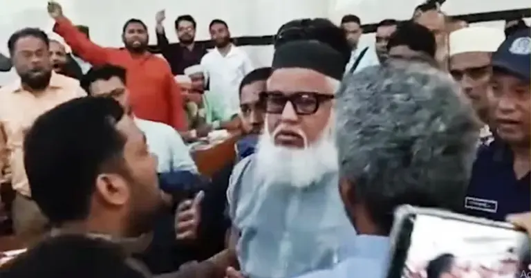 ভাইরাল সেই ভিডিও থেকে নেয়া একটি স্থিরচিত্র